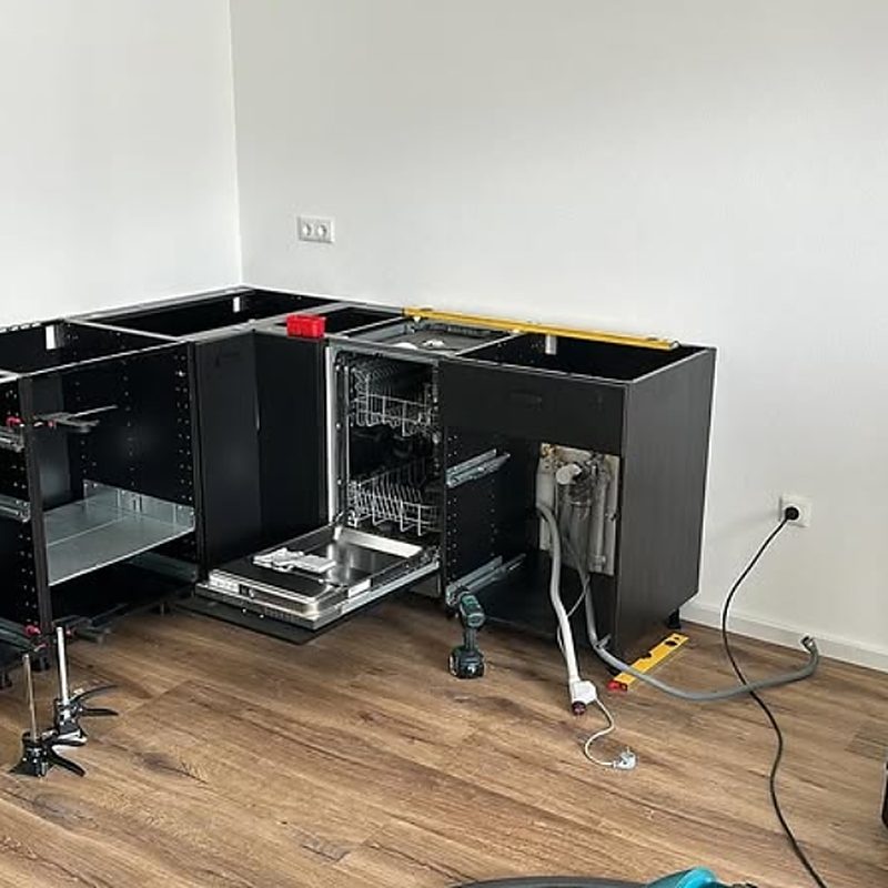 Spülmaschine wird angeschlossen