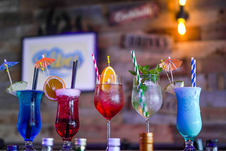 Erlebt stilvolle Drinks, feine Küche und besondere Events im Vibes Thannhausen – Bar, Restaurant & Eventlocation mit einzigartiger Atmosphäre