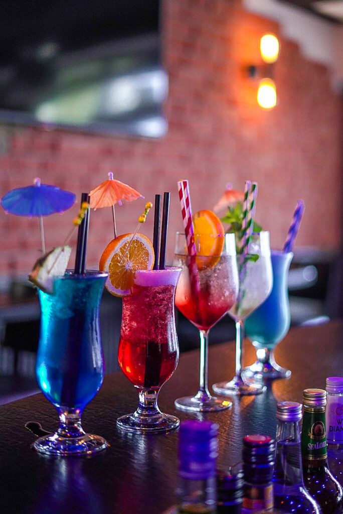Erlebt stilvolle Drinks, feine Küche und besondere Events im Vibes Thannhausen – Bar, Restaurant & Eventlocation mit einzigartiger Atmosphäre