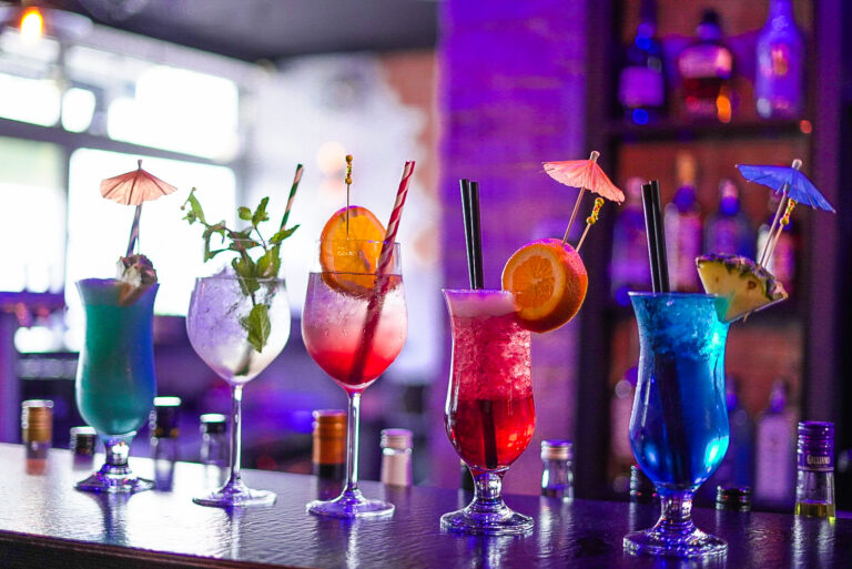 Erlebt stilvolle Drinks, feine Küche und besondere Events im Vibes Thannhausen – Bar, Restaurant & Eventlocation mit einzigartiger Atmosphäre