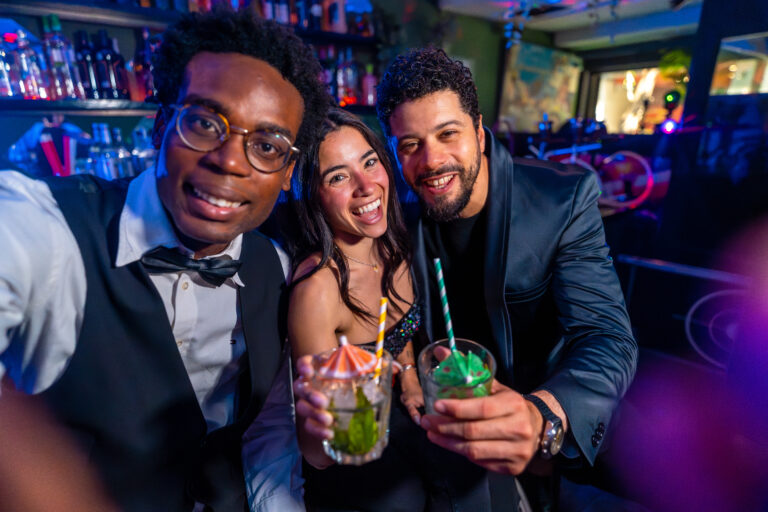 Erlebt stilvolle Drinks, feine Küche und besondere Events im Vibes Thannhausen – Bar, Restaurant & Eventlocation mit einzigartiger Atmosphäre