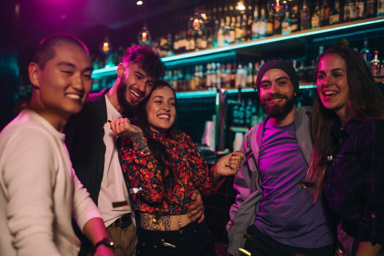 Erlebt stilvolle Drinks, feine Küche und besondere Events im Vibes Thannhausen – Bar, Restaurant & Eventlocation mit einzigartiger Atmosphäre