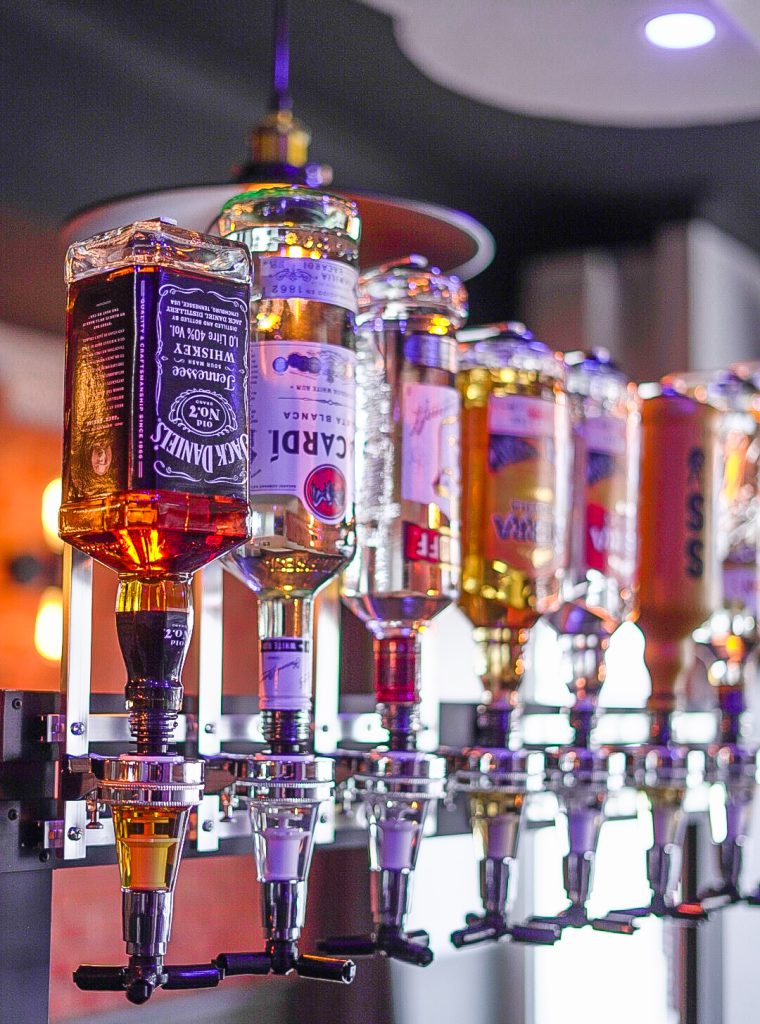 Erlebt stilvolle Drinks, feine Küche und besondere Events im Vibes Thannhausen – Bar, Restaurant & Eventlocation mit einzigartiger Atmosphäre